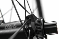 Dt-swiss Roue Avant HU 1900 Spline® 27,5" 35mm CL Boost 9 Dt-swiss Roue Avant HU 1900 Spline® 27,5" 35mm CL Boost -Vélo Soldes DTSwiss HU 1900 ProductDetail Hub 002 1920px4im29dVzUqDOj