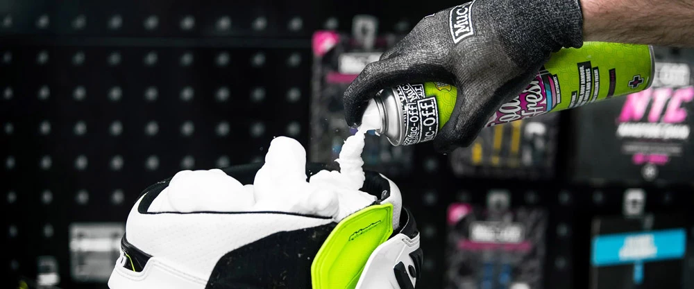 Muc-Off Helmet Foam Fresh 250ml Nettoyant Pour Casque 4 Muc-Off Helmet Foam Fresh 250ml Nettoyant Pour Casque – Image 2