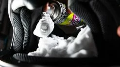 Muc-Off Helmet Foam Fresh 250ml Nettoyant Pour Casque 9 Muc-Off Helmet Foam Fresh 250ml Nettoyant Pour Casque -Vélo Soldes MU CAR 2338 1Muc OffHelmetFoamFresh250mlHelmreiniger5037835208481 4
