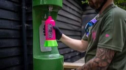 Muc-Off Bottle For Life Bundle + 4- Pack Punk Powder 10 Muc-Off Bottle For Life Bundle + 4- Pack Punk Powder -Vélo Soldes Muc off MUC CLE 2609 20108258 Bottle For Life Bundle 4 er Pack Punk Powder 4
