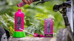 Muc-Off Bottle For Life Bundle + 4- Pack Punk Powder 11 Muc-Off Bottle For Life Bundle + 4- Pack Punk Powder -Vélo Soldes Muc off MUC CLE 2609 20108258 Bottle For Life Bundle 4 er Pack Punk Powder 5